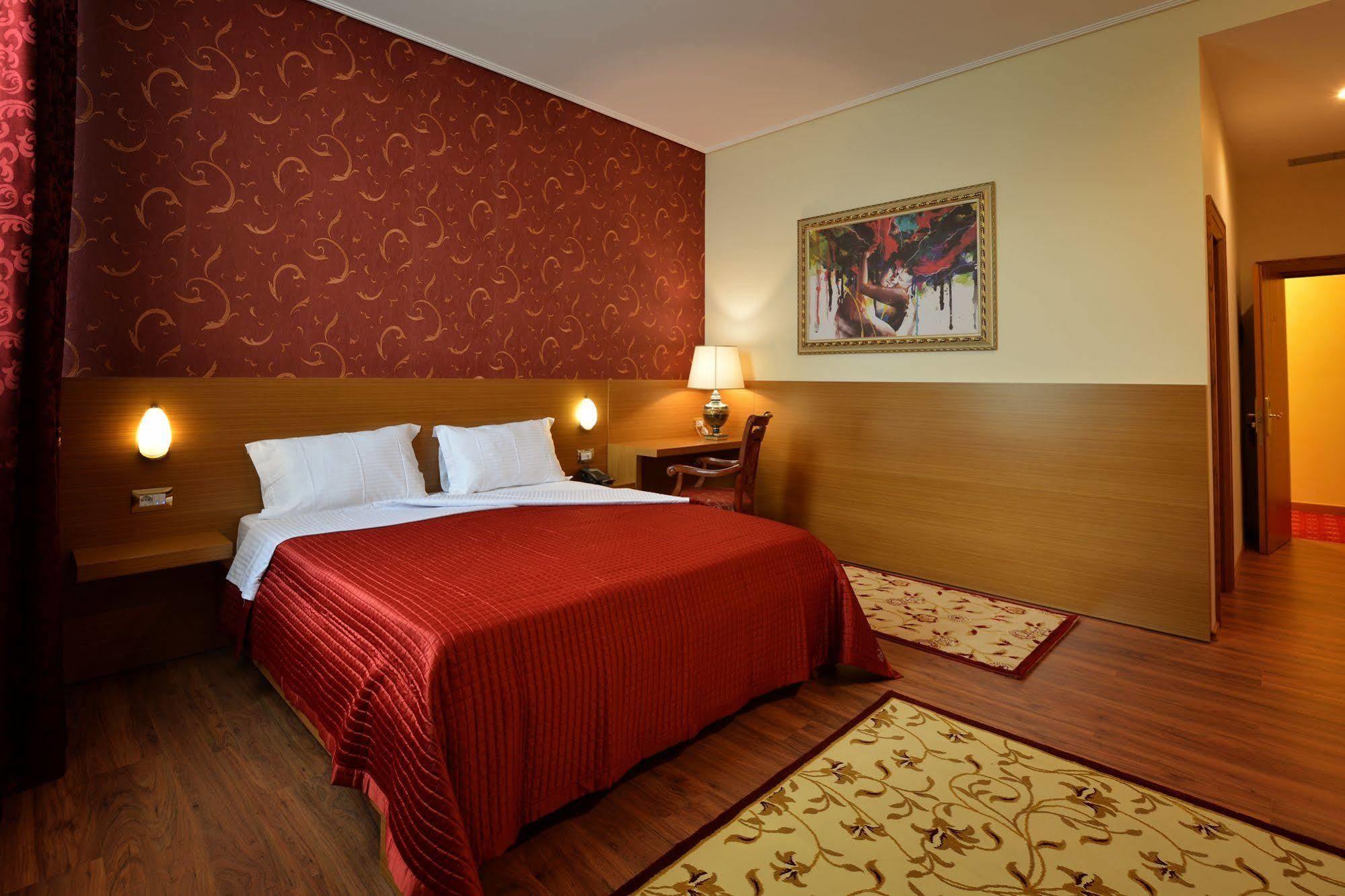 Hotel Austria Tirana Zewnętrze zdjęcie